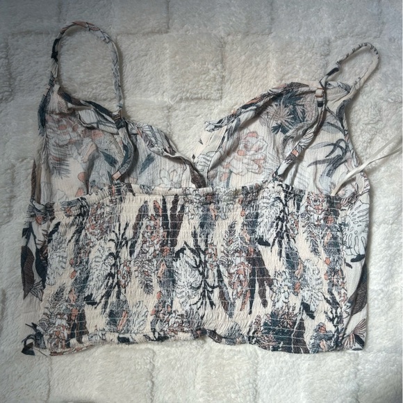 Kendall & Kylie • Pac Sun Floral Print Sleeveless Top - Picture 4 of 4